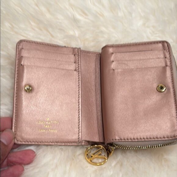 Louis Vuitton Lou Coussin Wallet Pink Lambskin Monogram Authentic Gold Hardware - Picture 4 of 16